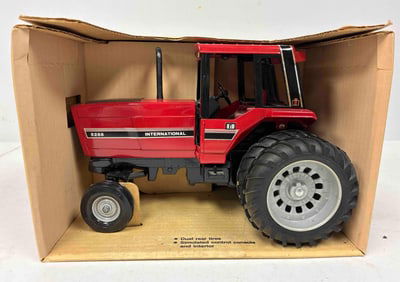 Ertl International 5288 WF Tractor w/ Cab