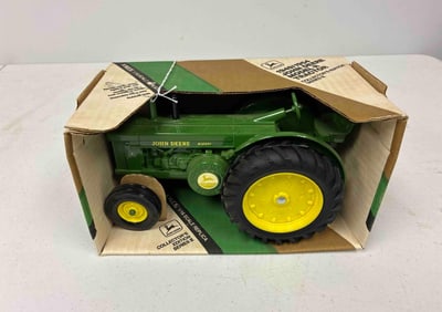 Ertl John Deere 1949/1954 Model R Tractor Collector Edition Series II