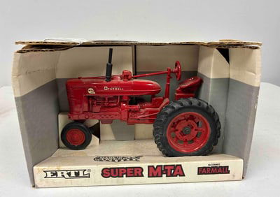 Ertl Farmall Super M-TA NF Tractor