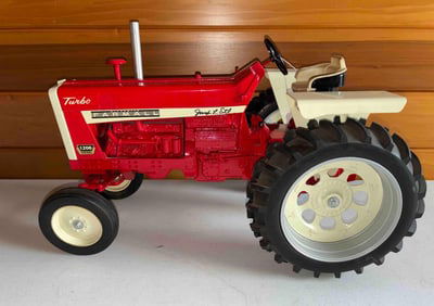 Ertl IH Farmall Turbo Diesel 1206 WF 1/8 white stripe signature series tractor
