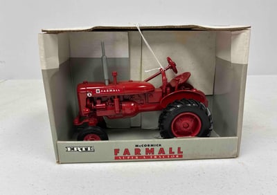 Ertl Farmall Super A HD Tractor