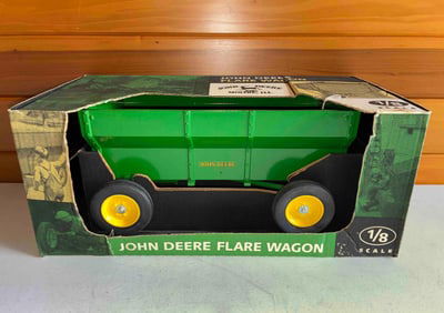 John Deere 1/8 Flare Box Farm Wagon
