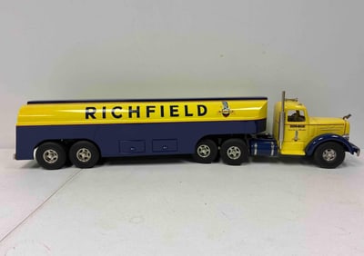 Smith Miller Richfield Tanker Truck