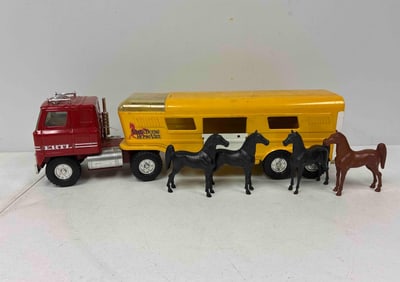 Ertl Vista Dome Horse Trailer