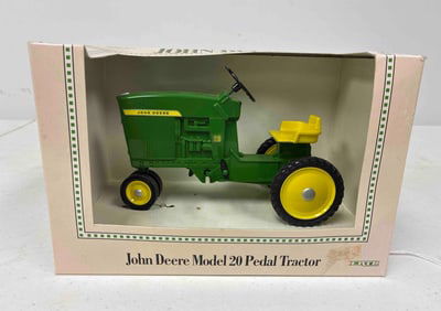 Ertl John Deere Model 20 Pedal Tractor