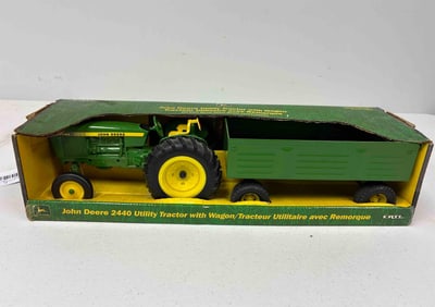 Ertl John Deere 2440 WF Utility Tractor w/ Wagon