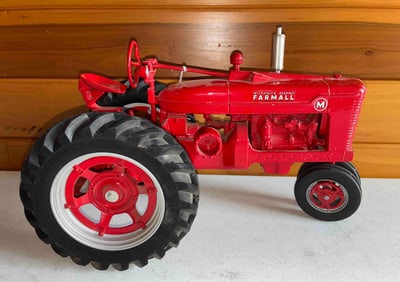 Farmall Model M 1/8 NF Tractor