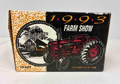 Ertl International I-D9 Standard WF Diesel 1993 Farm Show Special Edition Tractor