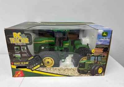 Ertl John Deere 9620 Fully Functioning Radio Controlled Tractor w/ Cab