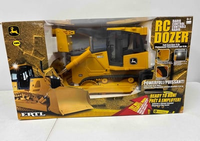 John Deere 850 J Industrial Dozer w/ Tracks Fully Functioning Radio Controlled Dozer