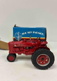 Ertl Toy Farmer Collector Edition Farmall NF Diesel Tractor