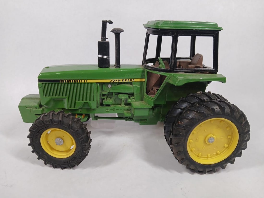 John Deere MFWD FWA Row Crop Wide Front Tractor  w/ Cab (1 of 5)