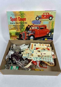 Monogram 1932 Ford Deuce Sport Coupe Street or Drag Strip Hot Rod Model Kit