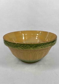 Hull Ivy Trimmed Glazed Stoneware Bowl