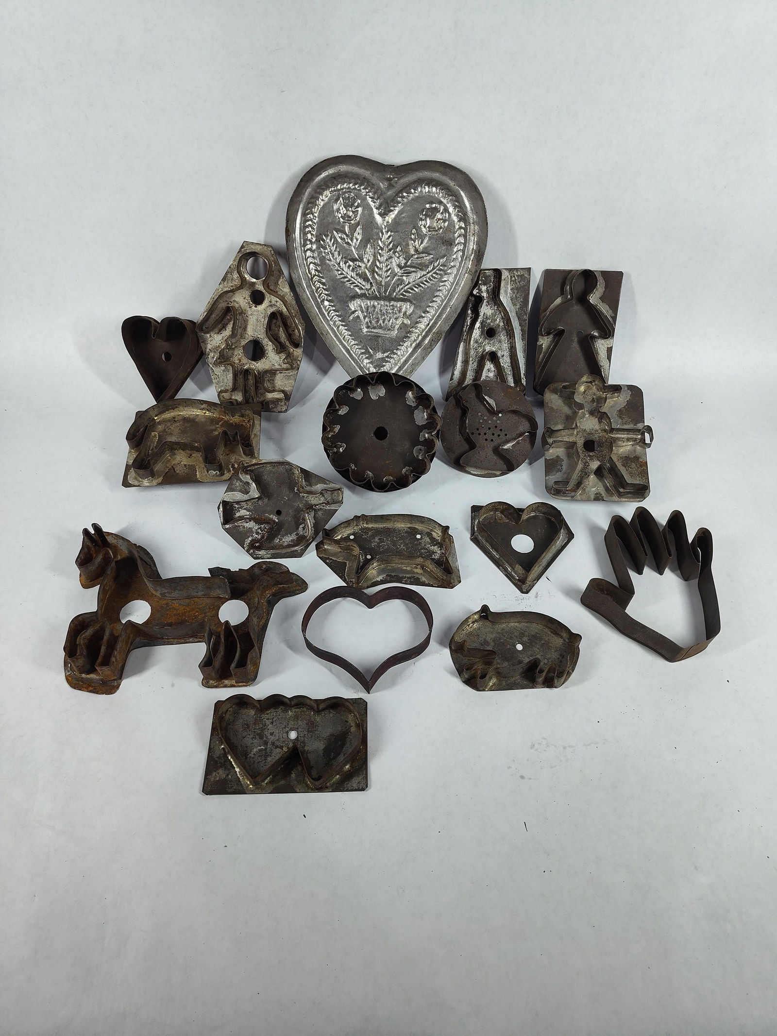 Primitive lot of Hand Crafted Tin Cookie Cutters and Food Molds (1 of 6)