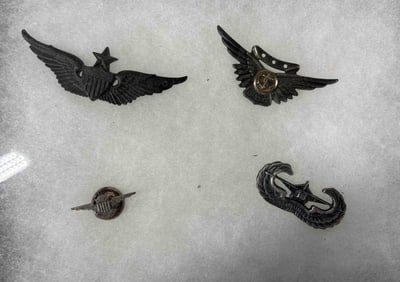 US Army Senior Aviator Badge, WWII Glider Badge, US Navy Combat Badge & WWII Winged Badge