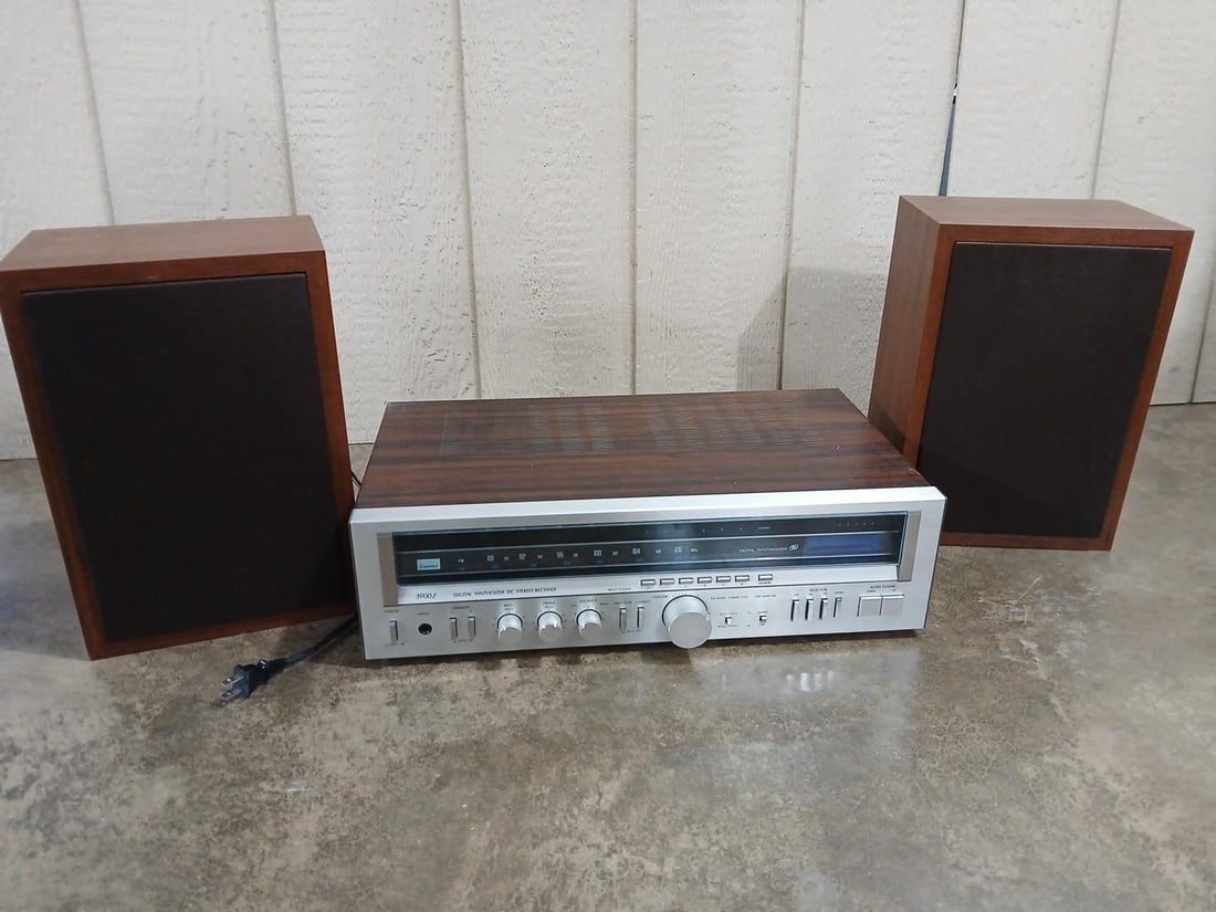 Sansui Digital Synthesizer DC Stereo Receiver (1 of 11)