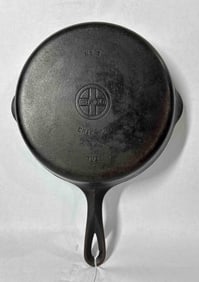 Small Block Logo Griswold #7 Skillet