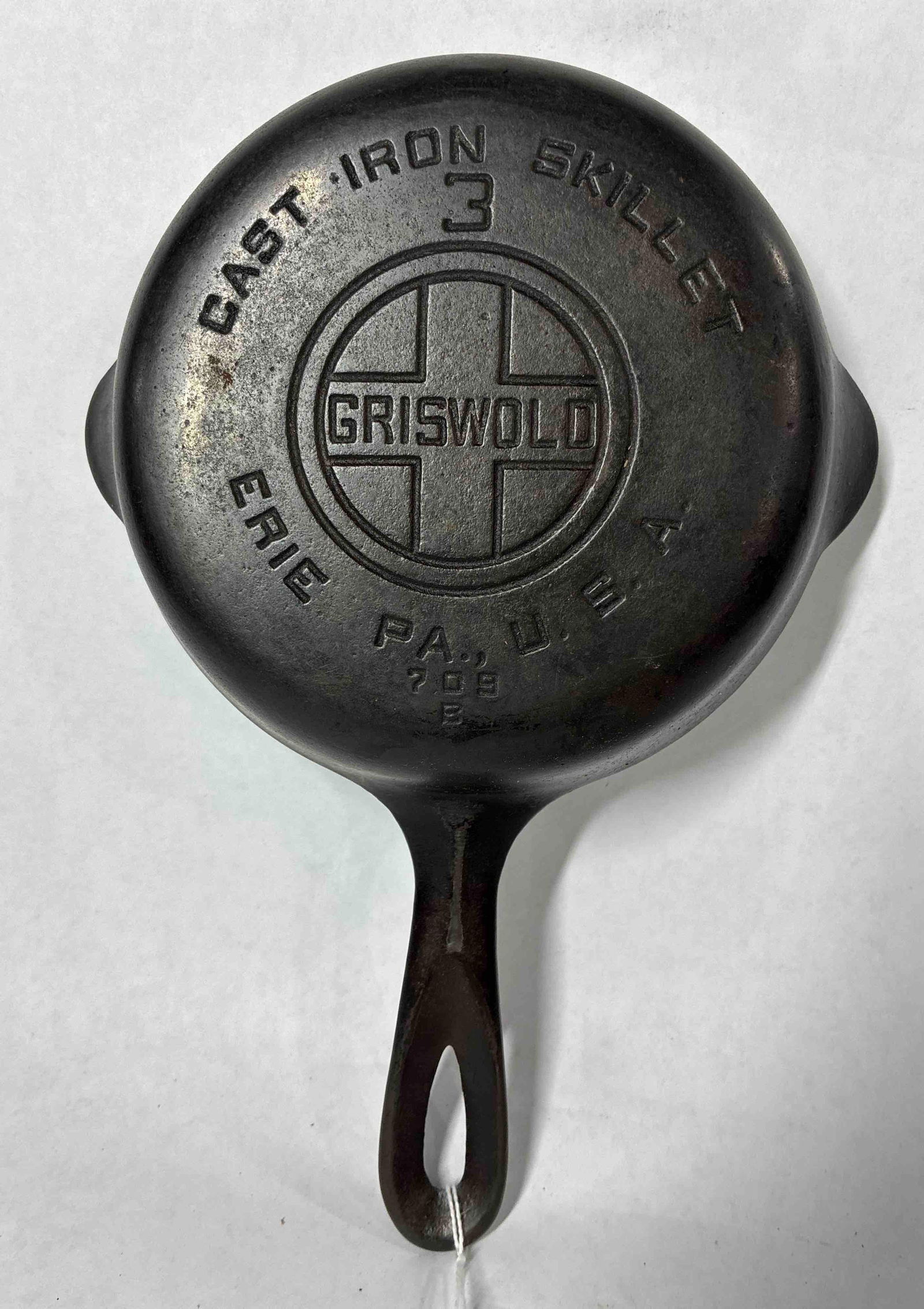 Griswold #3 Cast Iron Skillet (1 of 4)