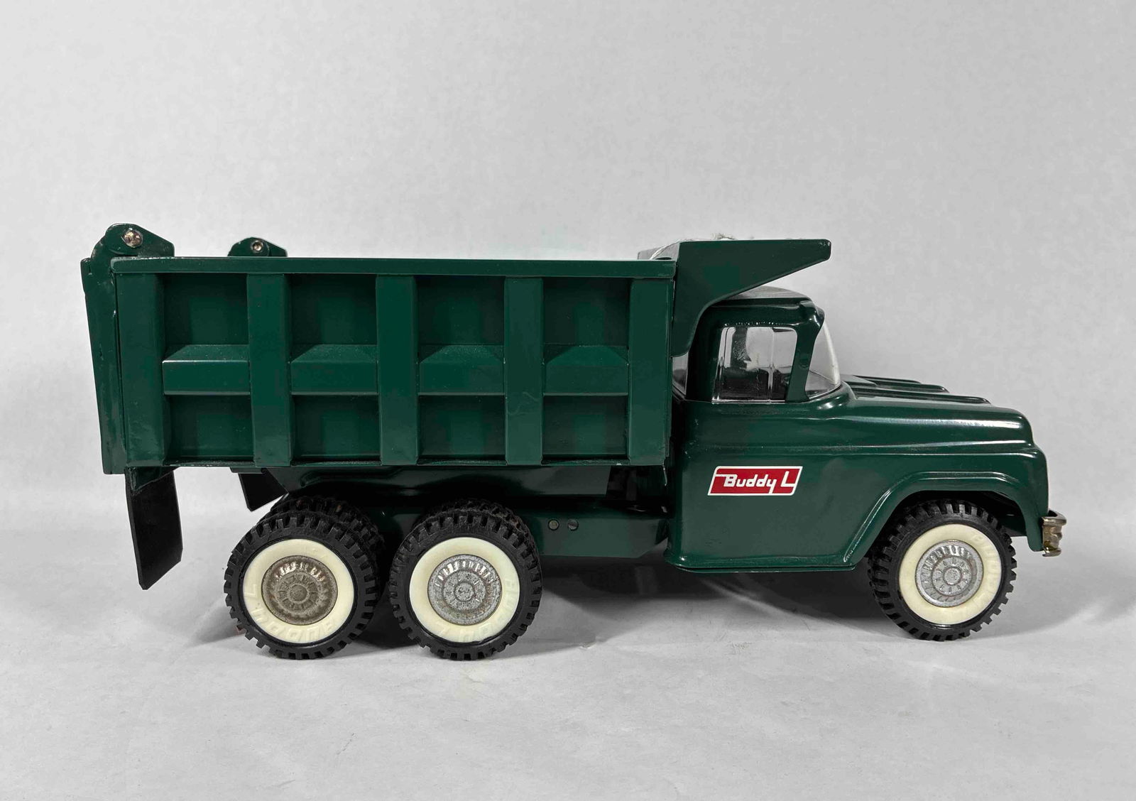 Buddy L Hydraulic Dump Truck: Beautiful condition, 15 inches long