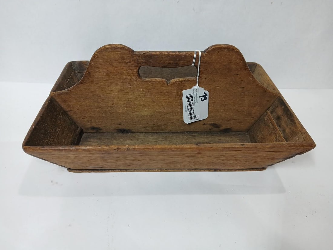 Dovetailed Early Oak Carrying Tote: One side edge has a split repair. ROunded edge handle, 15x9.5x6.5