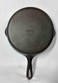 Griswold #7 Cast Iron Skillet