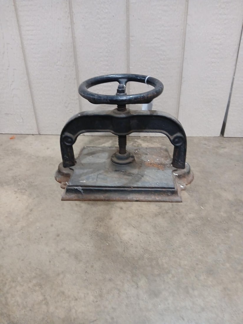 Cast Iron Book Press (1 of 4)