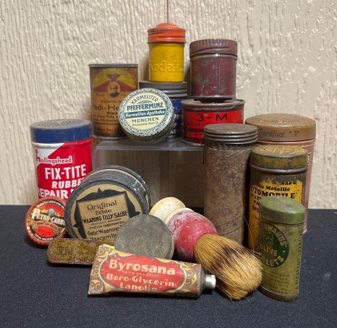 TINS AND ADVERTISING CANS (1 of 4)