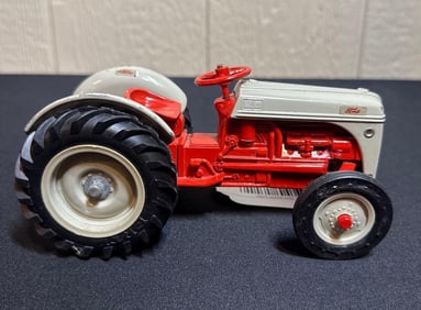 FORD 1570 SF SCALE TRACTOR