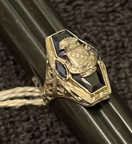 14K GOLD RING WITH BLUE CUT STONES