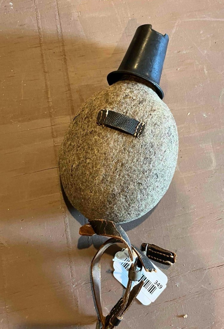 GERMAN WW2 MILITARY CANTEEN & CUP (1 of 4)