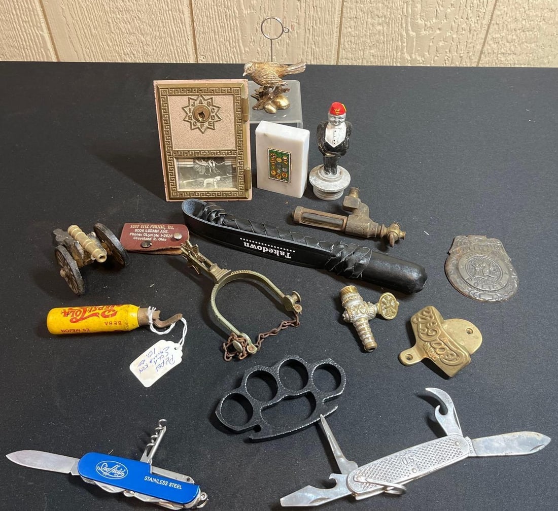 SPECIAL POLICE BADGE, DEFENSIVE ITEMS, POCKET KNIVES, AND MORE (1 of 20)