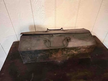 FLIP TOP METAL TOOL BOX