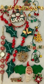 17 pc Vintage Christmas Holiday Costume Jewelry Collection