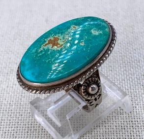 Outstanding Vintage Native American Crafted Large Turquoise Sterling Silver Arrow Ring