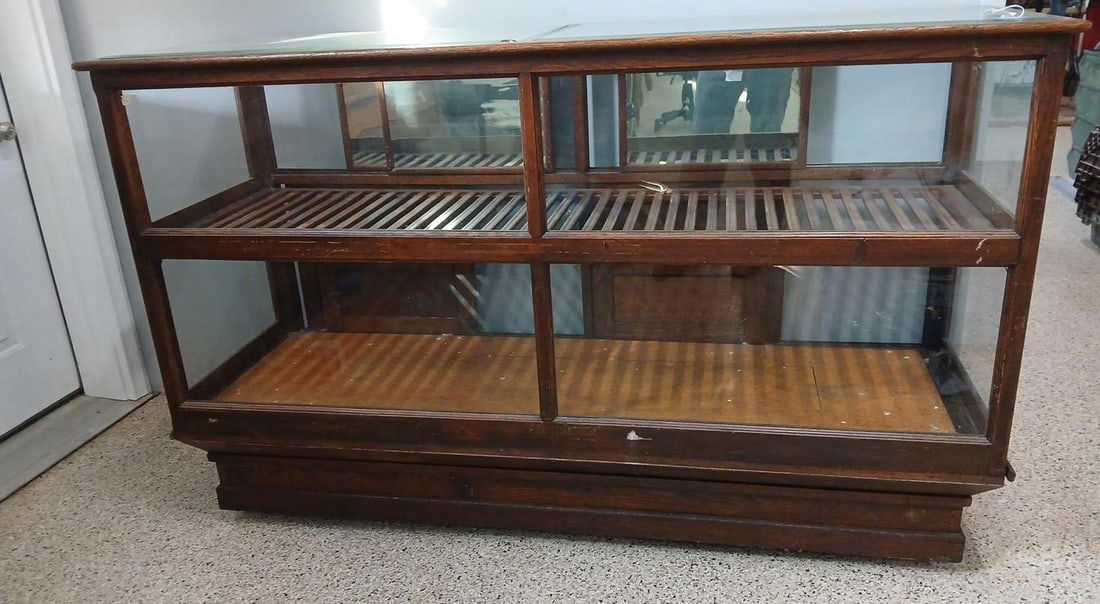 Excellent Oak Glass Front Country Store Display (1 of 9)