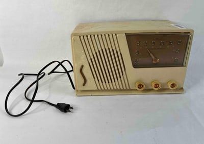 Silvertone Standard Broadcast Radio