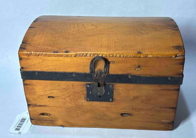 Salesman Sample MM Secor Dome Top Trunk