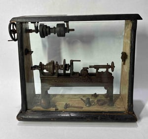 Very neat Minature lathe