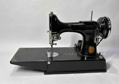 Singer 1940s Featherweight Sewing Machine