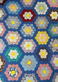 Hand Stitched Feed Sack Daisy Scalloped Edge Quilt