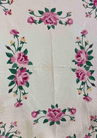 Hand Stitched Rose Applique Scalloped Edge Quilt