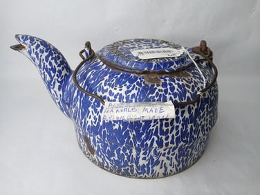 Blue and White Swirl Enamel Wrought Iron Range Co. Lidded Tea Kettle w/ Handle