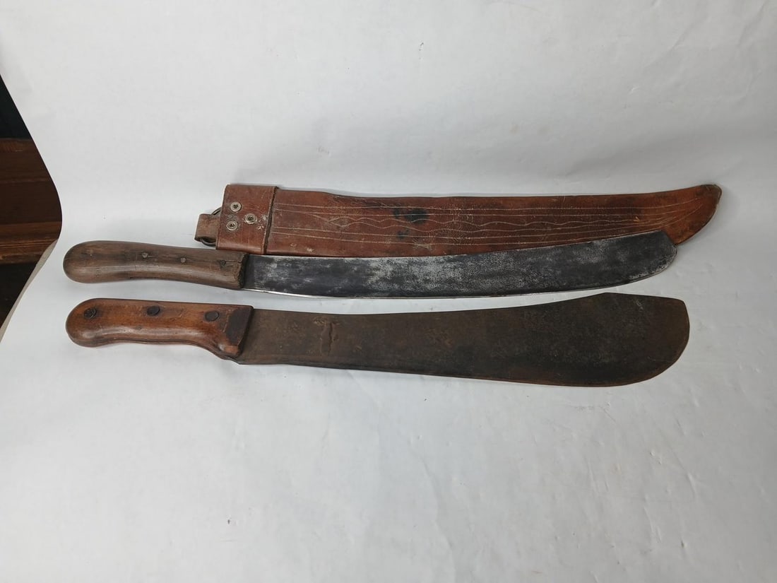Lot of 2 Wood Handled Machetes Inc. One w/ Leather Sheathe: 14.5 and 15.5 in blades 