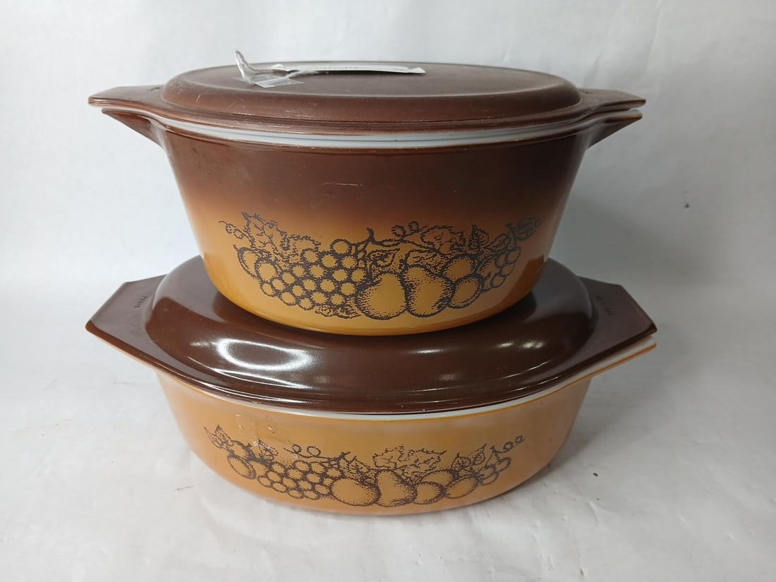 Pyrex Lidded Harvest Casserole Dish Set of 2: no chips cracks or breaks