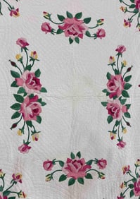 Hand Stitched Rose Applique Scalloped Edge Quilt
