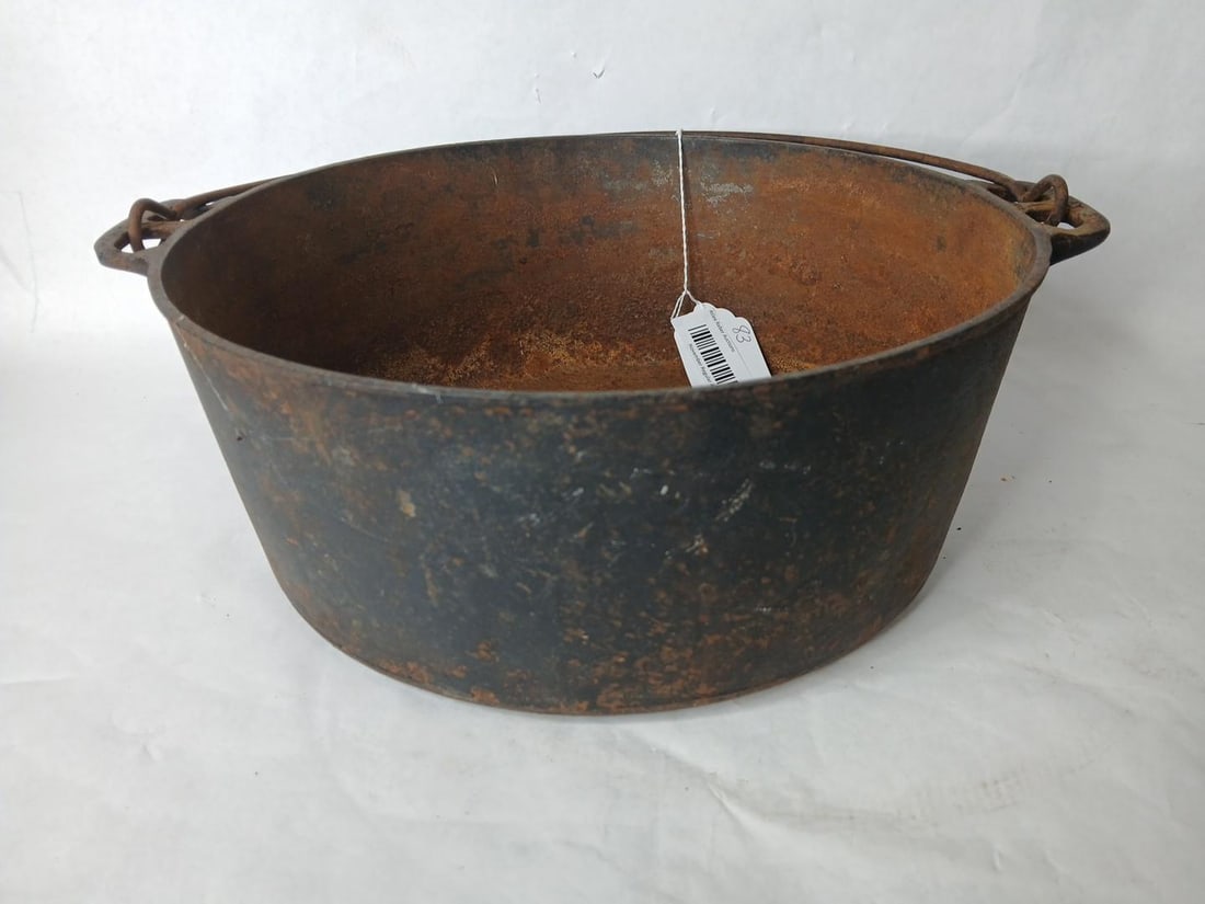 Cast Iron Erie Dutch Oven w/ Handle: no lid and showing rusting?12 D?