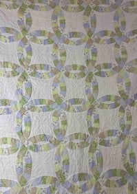 Hand Stitched Scalloped Edge Double Wedding Ring Quilt