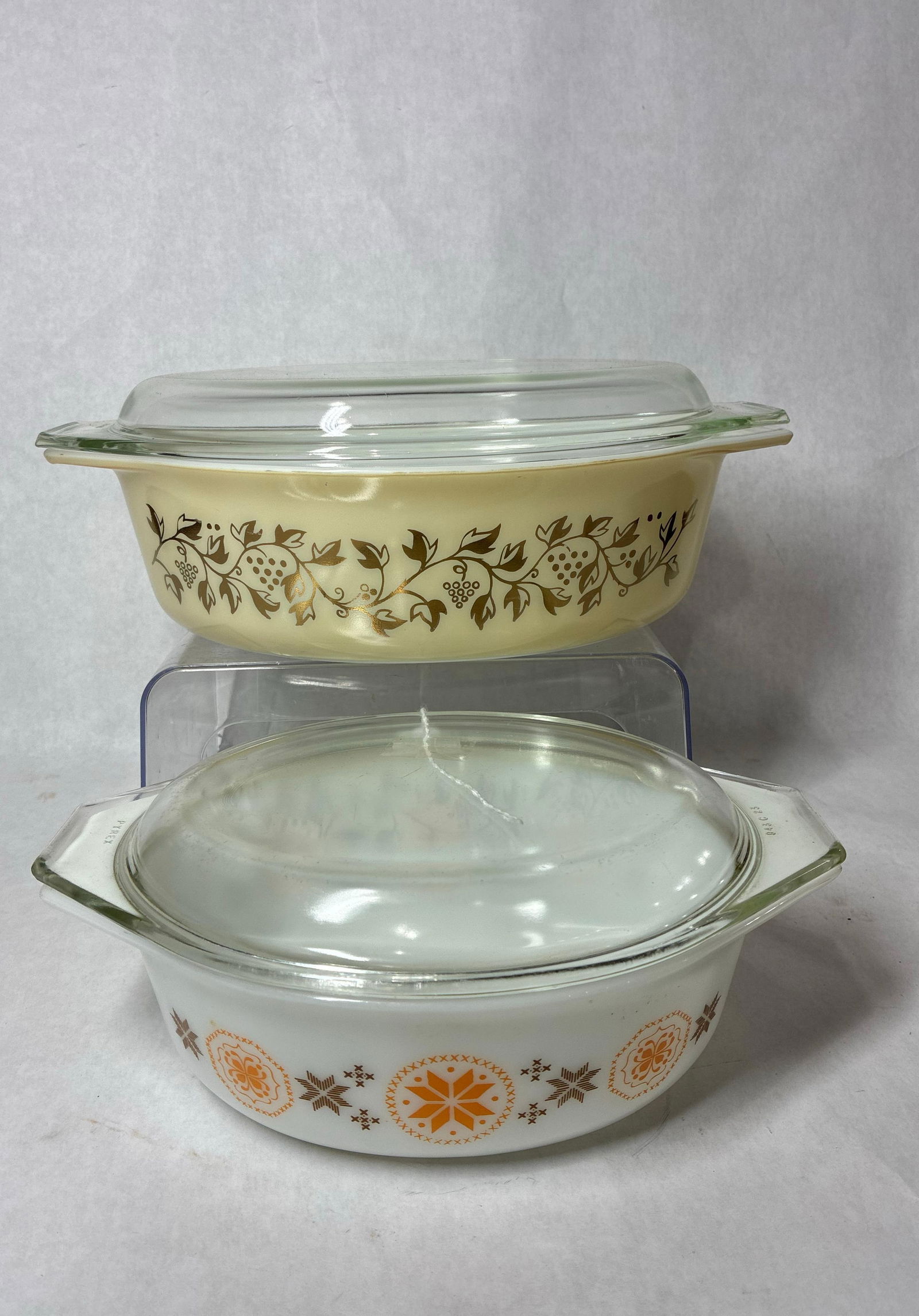 Pyrex Grapevine and Town & Country Pyrex Casserole Dishes: Both with glass lids. Smaller dish has a chip to glass lid