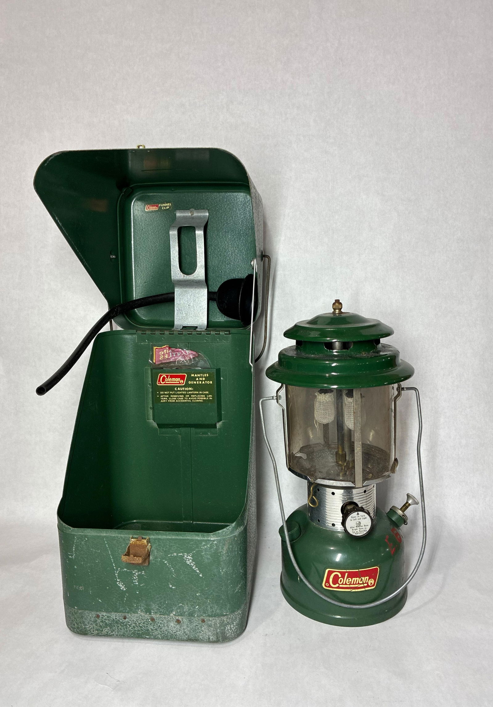 Coleman 220F Lantern with Case (1 of 10)